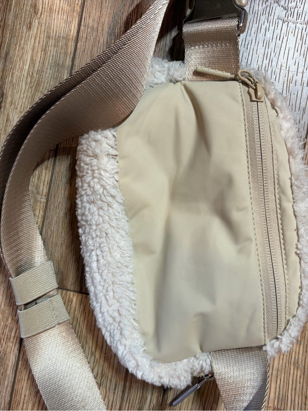 Lululemon Everywhere Belt Bag 1L Sherpa Fleece Natural Ivory Trench - Picture 7 of 9